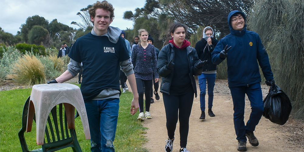 Leadership camp Green alliance beach cleanup